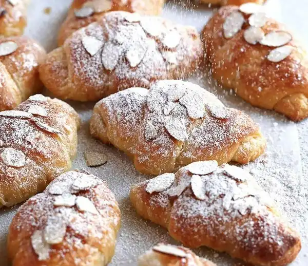 Raspberry or Almond Croissants (12 Pack)
